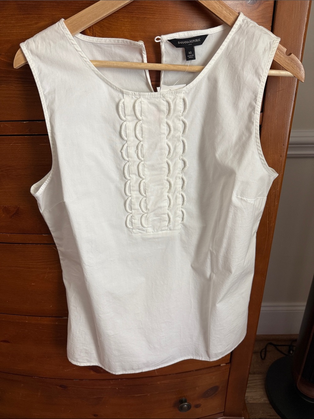 Banana Republic White Sleeveless Embroidered Front Cotton Shell